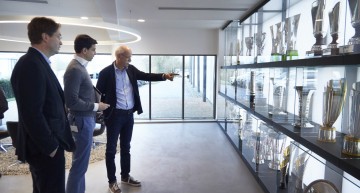 Șeful Dieter Zetsche vizitează echipa de Formula 1 Mercedes-AMG PETRONAS