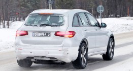 Mercedes-EQ a ieșit la zăpadă și testează deghizat