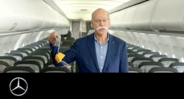 Zburați cu noi în viitor – Președintele Daimler joacă rol de însoțitor de zbor