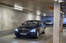 Mercedes-Benz creează prima parcare din lume în care mașinile se parchează singure