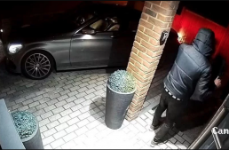 Dispari în 20 de secunde – Mercedes nou furat din fața casei